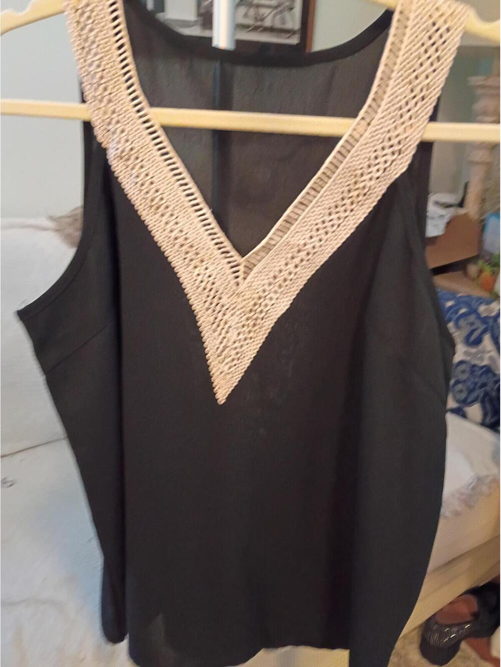 SHEIN Black Sleeveless Tank Top with Beige Crochet V-Neck Trim